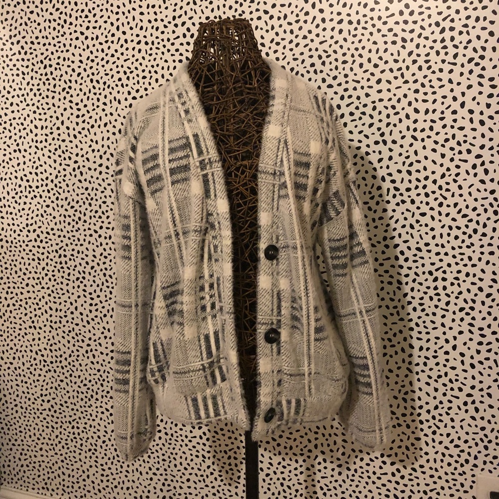 Patterned Soft Sweater! - image 1